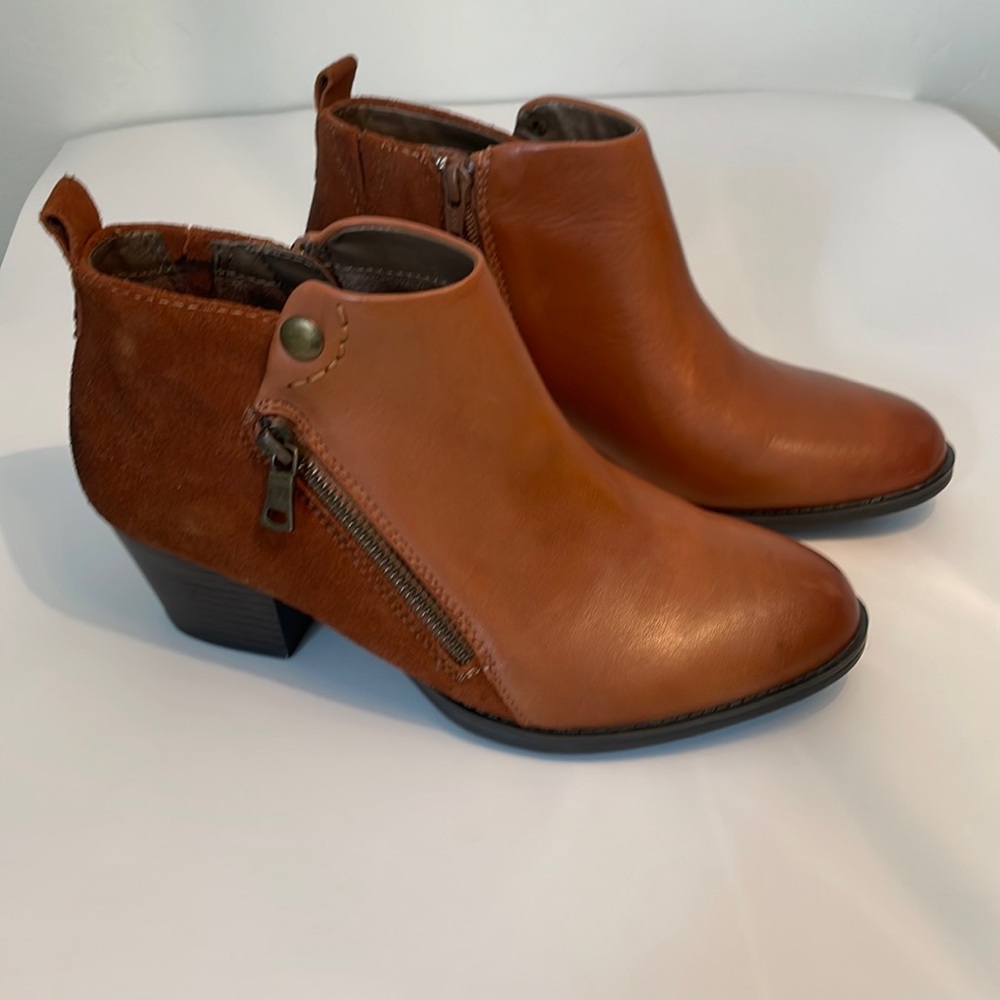 New! Earth Conway Maple Boots size 8